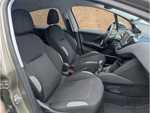 Peugeot 208 1.2 turbo style car 2015 | 8-zjb-97 - afbeelding 4 van  26