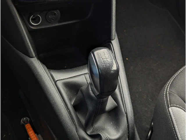 Peugeot 208 1.2 turbo style car 2015 | 8-zjb-97 - afbeelding 16 van  26