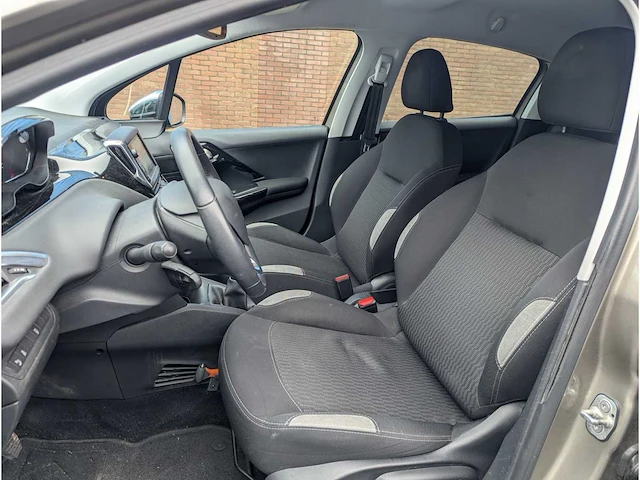 Peugeot 208 1.2 turbo style car 2015 | 8-zjb-97 - afbeelding 26 van  26