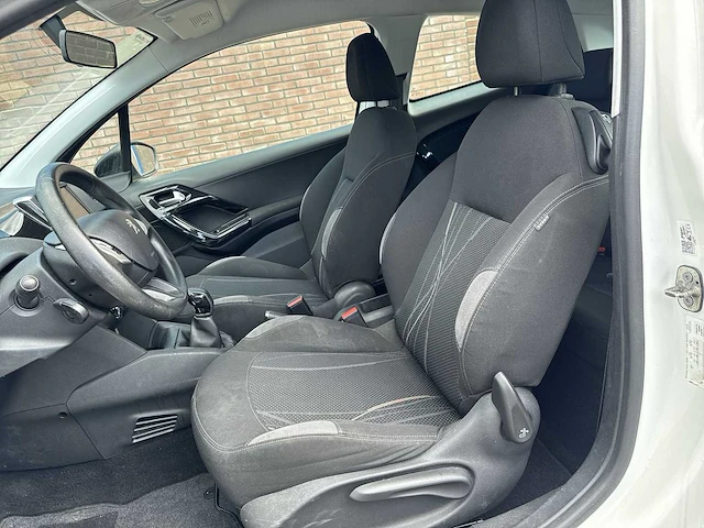 Peugeot 208 1.2 vti active - 2012 | 20-xvh-7 - afbeelding 2 van  26