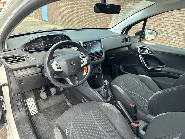 Peugeot 208 1.2 vti active - 2012 | 20-xvh-7 - afbeelding 3 van  26