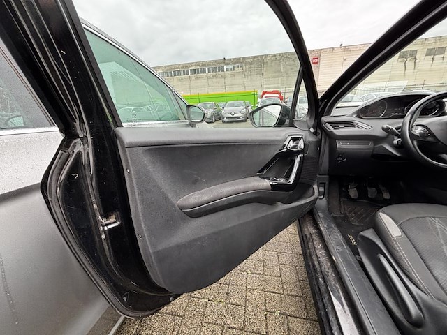 Peugeot 208 1.2i active, 2014 - afbeelding 31 van  33