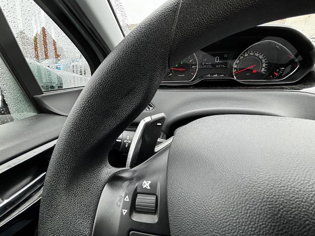 Peugeot 208 1.2i active stt etg 82 at, 2014 - afbeelding 9 van  31