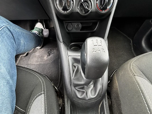 Peugeot 208 1.2i puretech active,2015 - afbeelding 5 van  38