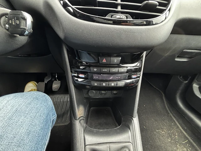 Peugeot 208 1.4 hdi active, 2013 - afbeelding 9 van  35