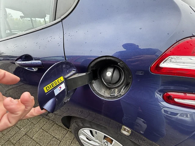 Peugeot 208 1.4 hdi active, 2013 - afbeelding 17 van  35