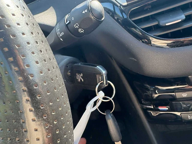 Peugeot 208 1.4 vti allure , 99-xrt-6 - afbeelding 27 van  27