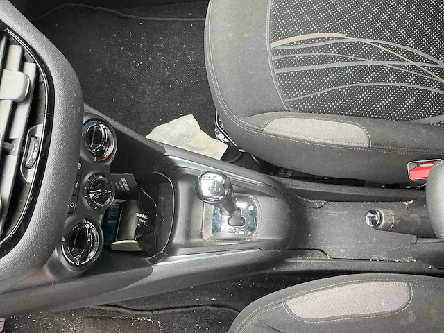 Peugeot 208 personenauto (11-zsn-9) - afbeelding 24 van  38