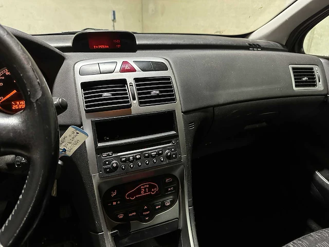 Peugeot 307 1.6-16v xs pack 109pk 2004, 12-pb-pb - afbeelding 17 van  36