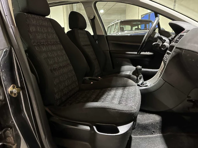 Peugeot 307 1.6-16v xs pack 109pk 2004, 12-pb-pb - afbeelding 28 van  36