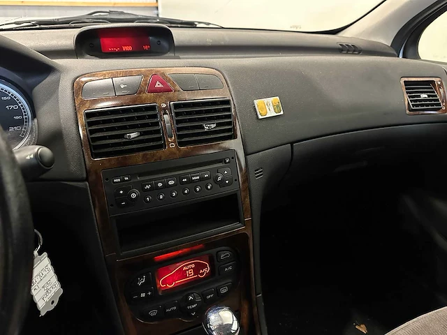 Peugeot 307 1.6-16v xt pack 31-nl-nd - afbeelding 16 van  21