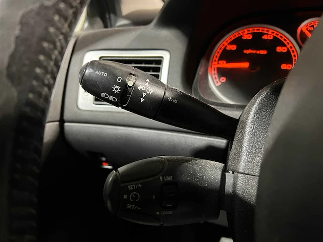 Peugeot 307 sw 1.6 16v premium 109pk 2005, 78-rf-hb - afbeelding 16 van  35