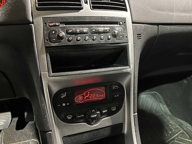 Peugeot 307 sw 1.6 16v premium 109pk 2005, 78-rf-hb - afbeelding 13 van  35