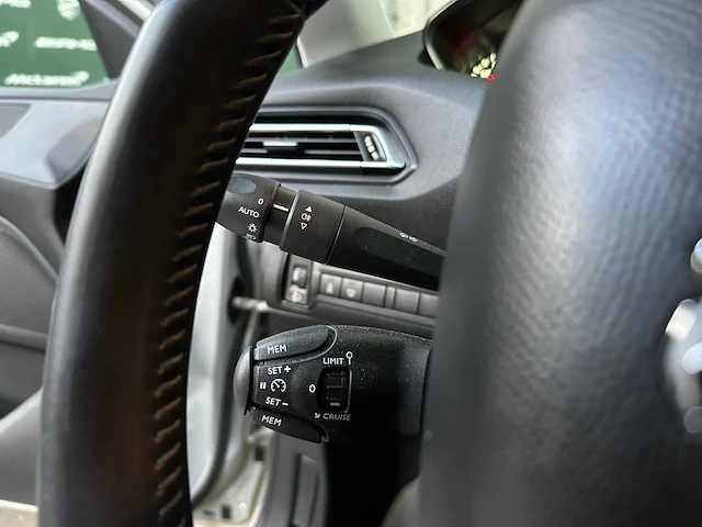 Peugeot 308 1.2 puretech allure 110pk 2015, zt-579-k - afbeelding 17 van  40