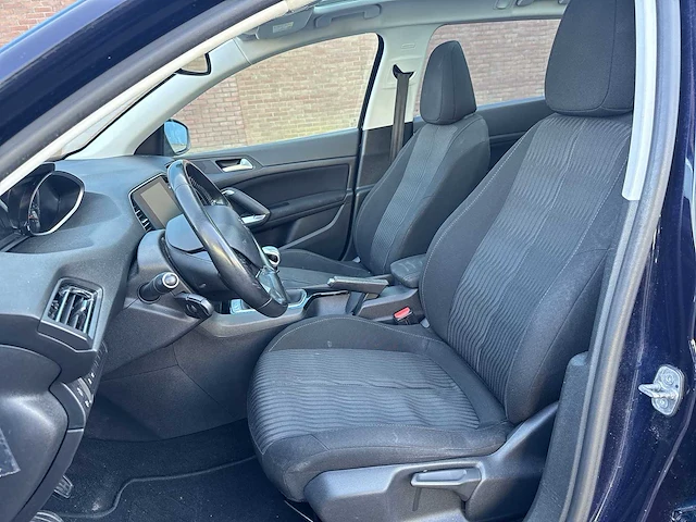 Peugeot 308 sw 1.2 e-thp blue lease executive car 2014 | 5-xvl-23 - afbeelding 2 van  31