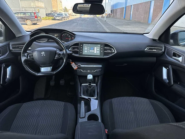Peugeot 308 sw 1.2 e-thp blue lease executive car 2014 | 5-xvl-23 - afbeelding 20 van  31