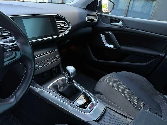 Peugeot 308 sw 1.2 puret.blue l. pr , kv-124-x - afbeelding 2 van  22