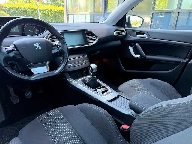 Peugeot 308 sw 1.2 puret.blue l. pr , kv-124-x - afbeelding 20 van  22