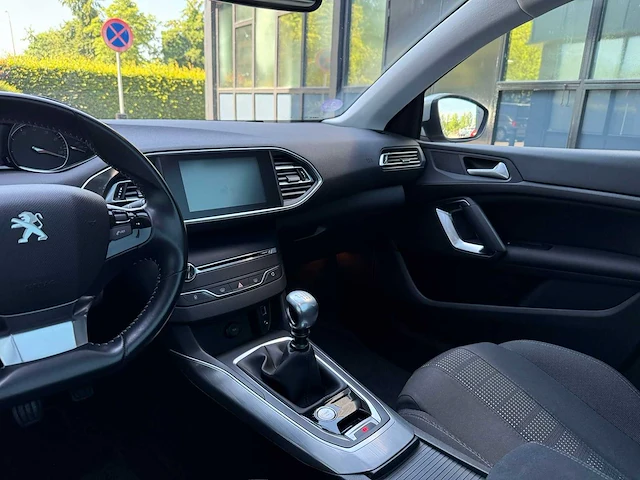 Peugeot 308 sw 1.2 puret.blue l. pr , kv-124-x - afbeelding 21 van  22