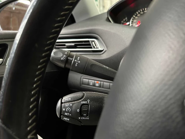 Peugeot 308 sw 1.2 puretech allure 131pk 2018, sk-715-z - afbeelding 17 van  45