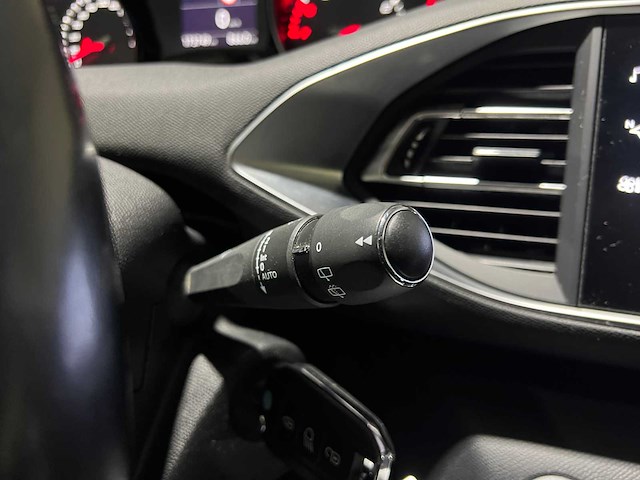 Peugeot 308 sw 1.2 puretech blue lease executive 110pk 2020, g-378-st - afbeelding 17 van  40