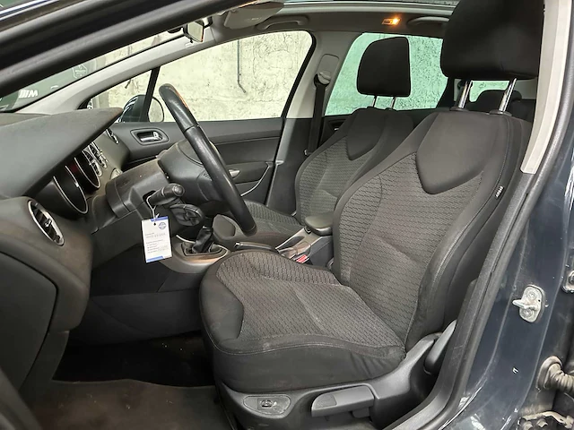 Peugeot 308 sw 1.6 vti x-line 120pk 2010, 9-xvg-87 - afbeelding 32 van  38