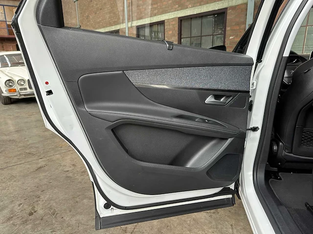 Peugeot 5008 1.2 puretech allure 131pk 2018 7-persoons, tx-880-h - afbeelding 26 van  40