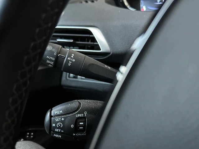 Peugeot 5008 1.2 puretech allure 131pk 2019, xr-490-g - afbeelding 16 van  44