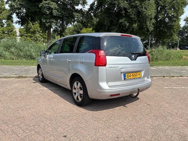 Peugeot 5008 1.6 turbo st 7p; 84-nnf-9 - afbeelding 8 van  13