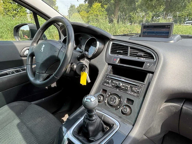 Peugeot 5008 1.6 turbo st 7p; 84-nnf-9 - afbeelding 10 van  13