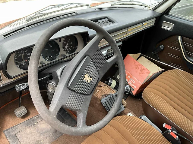 Peugeot 504 personenauto - afbeelding 2 van  11