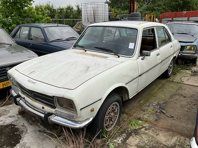 Peugeot 504 personenauto - afbeelding 1 van  11