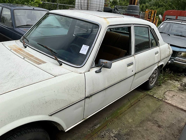 Peugeot 504 personenauto - afbeelding 4 van  11