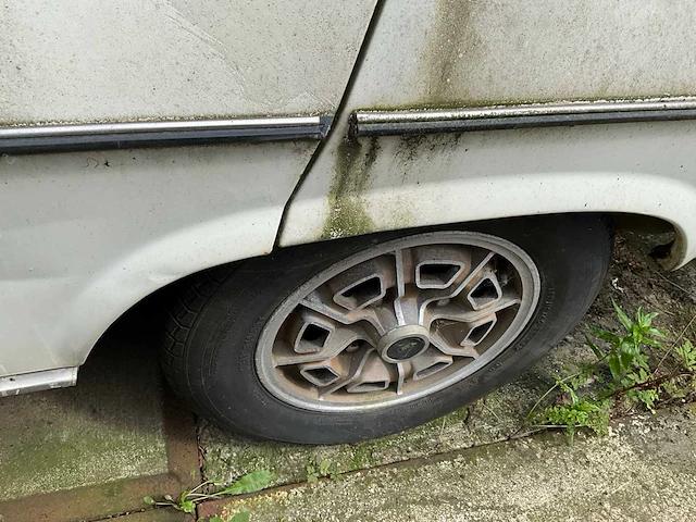 Peugeot 504 personenauto - afbeelding 9 van  11