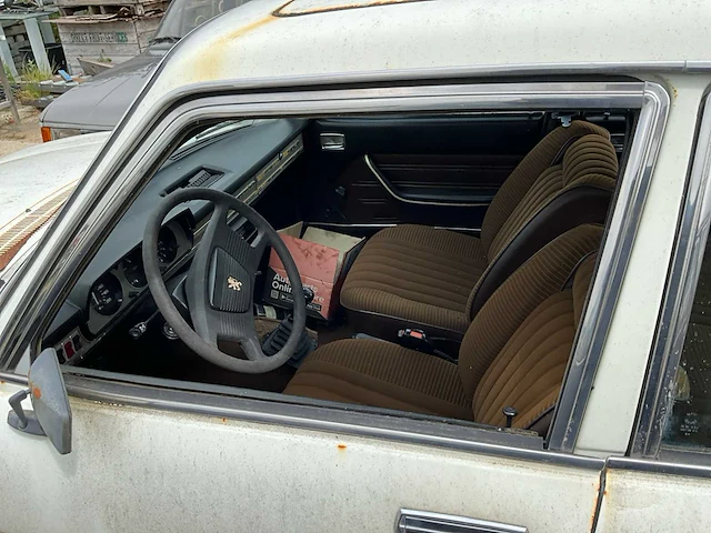 Peugeot 504 personenauto - afbeelding 10 van  11