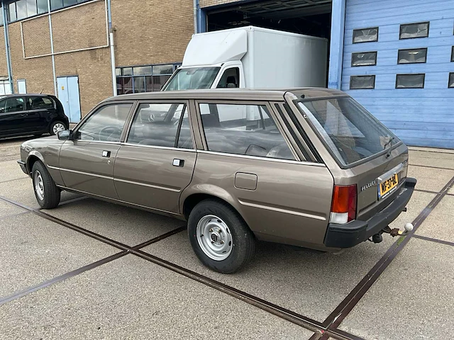 Peugeot 505 gl break familiale stationwagen 7 personen - afbeelding 9 van  15