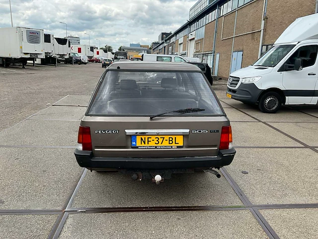 Peugeot 505 gl break familiale stationwagen 7 personen - afbeelding 10 van  15
