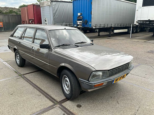 Peugeot 505 gl break familiale stationwagen 7 personen - afbeelding 13 van  15