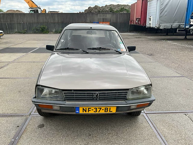 Peugeot 505 gl break familiale stationwagen 7 personen - afbeelding 14 van  15