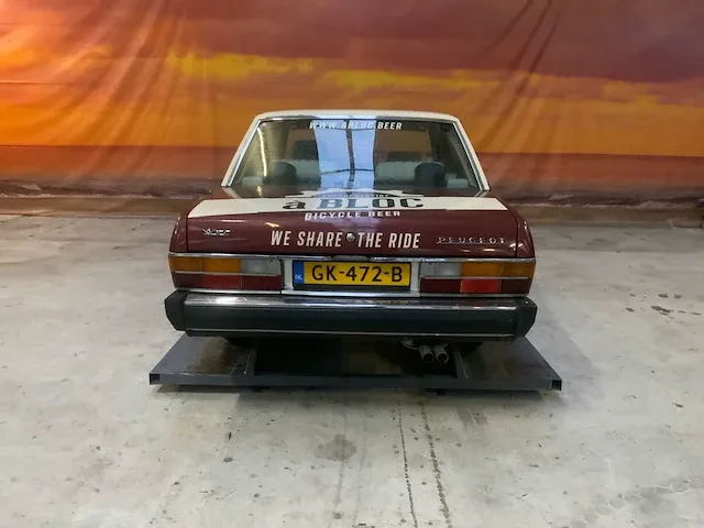 Peugeot 604 uit 1978 - afbeelding 2 van  37