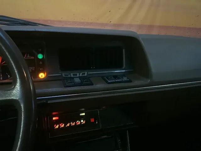 Peugeot 604 uit 1978 - afbeelding 16 van  37