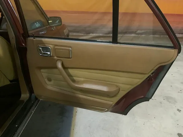 Peugeot 604 uit 1978 - afbeelding 19 van  37