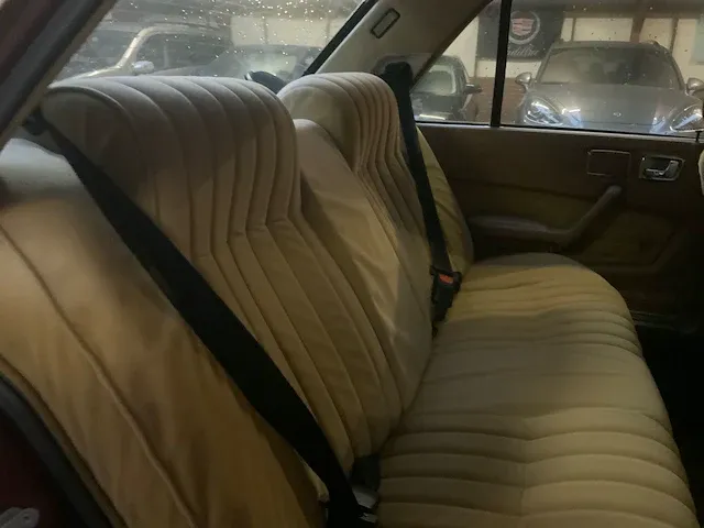 Peugeot 604 uit 1978 - afbeelding 21 van  37