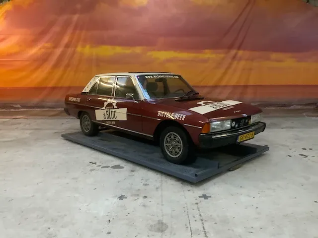 Peugeot 604 uit 1978 - afbeelding 12 van  37