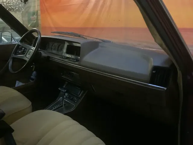 Peugeot 604 uit 1978 - afbeelding 25 van  37