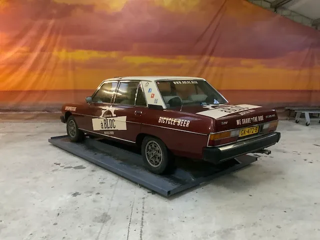 Peugeot 604 uit 1978 - afbeelding 32 van  37