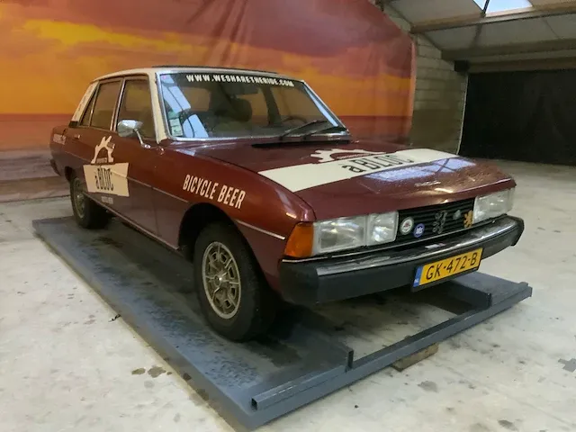 Peugeot 604 uit 1978 - afbeelding 36 van  37