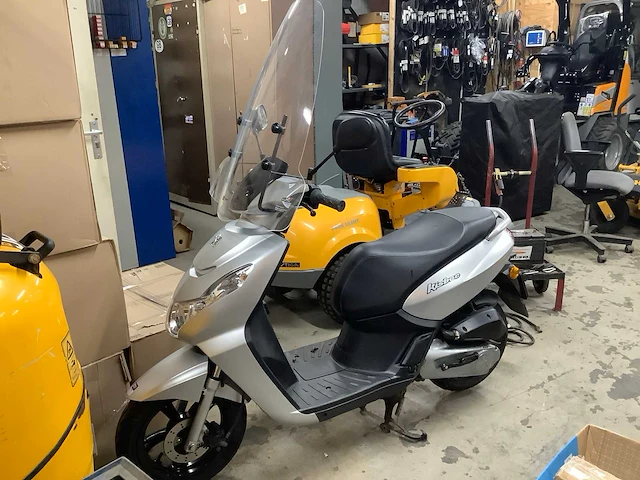 Peugeot bromscooter kisbee scooter - afbeelding 1 van  6
