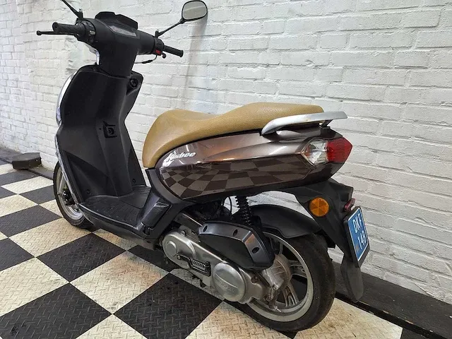 Peugeot kisbee 25 km snorscooter 4takt - afbeelding 3 van  7