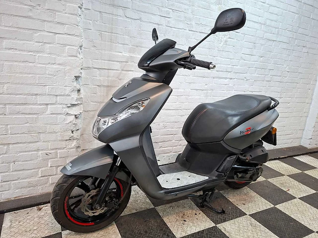 Peugeot kisbee 25 km snorscooter 4takt - afbeelding 2 van  7